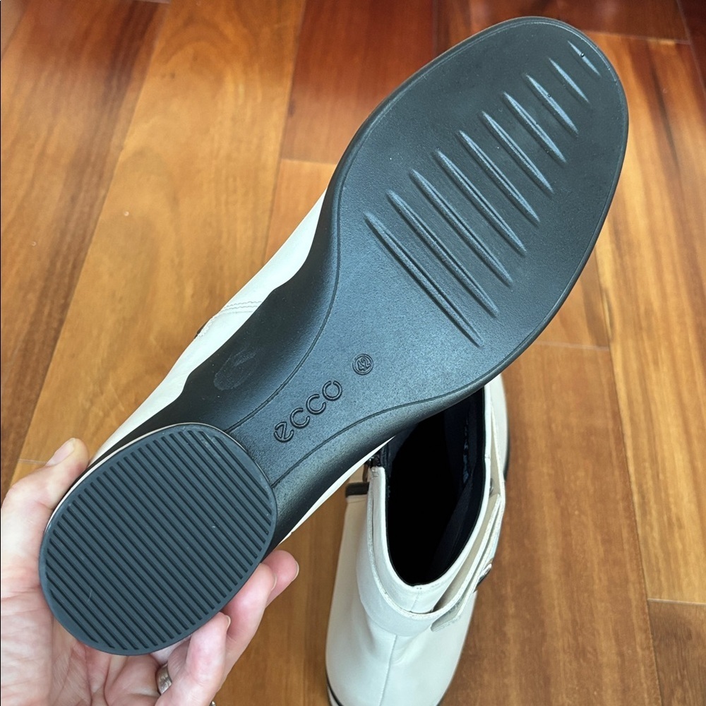 NWOT Ecco leather boots - Picture 6 of 9